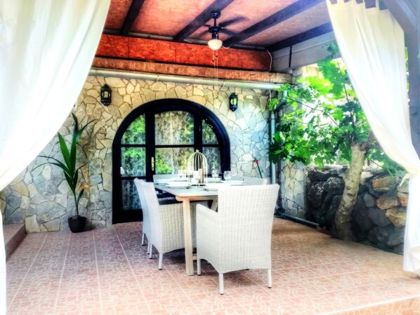 Outdoor dining
