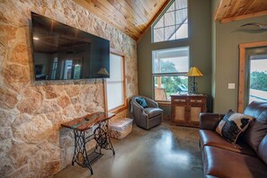 Living room area, comfortable seating and a large-screen TV (Hulu & streaming).