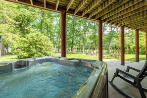 Bañera de hidromasaje al aire libre