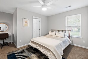 Enjoy your evenings and relax with our queen size bed, perfect after a long day of traveling!