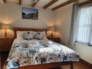 Main Bedroom, en-suite with TV.