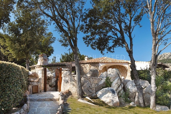 villa for rent in Porto Cervo with private pool and panoramic sea view