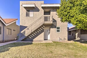 Exterior | Single-Story Condo | 3 External Security Cameras (Facing Out)