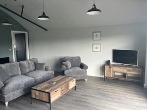 Comfortable seating area with TV, wifi 