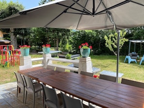 Outdoor dining