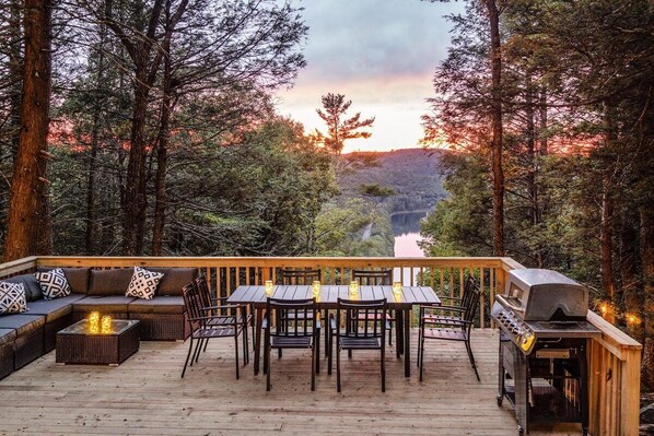 With plenty of couch seating, outdoor dining and a 5-Burner Grill, the dynamic overhanging deck will blow you away with its picture perfect Delaware River views. Catch the sunset as you eat dinner with friends and family. Experience natures beauty.  