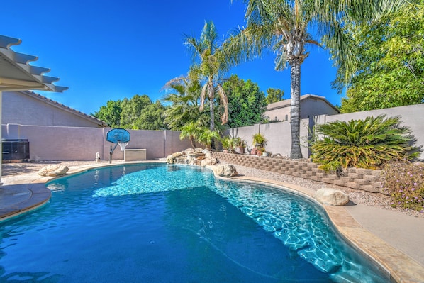 Beautiful salt water pool. Can be heated in winter.