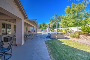 Expansive back yard perfect for relaxing.