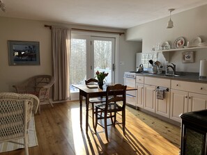 The open concept kitchen/living room make it easy to hang out at mealtime.