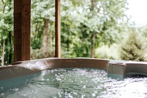 Hot Tub / whirlpool bath (Outdoor)