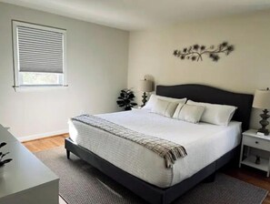 Master Bedroom - Cali king bed