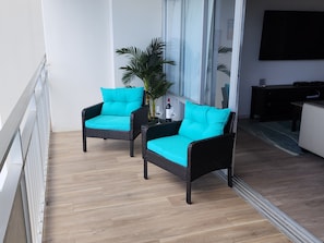 Lanai seating