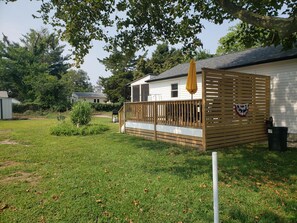 Custom 12x16 deck with privacy screen