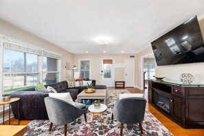 This living room is a true masterpiece of style & comfort. Big Fireplace & TV!