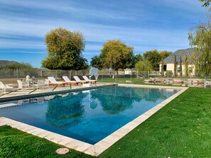 Sparkling Diving Pool