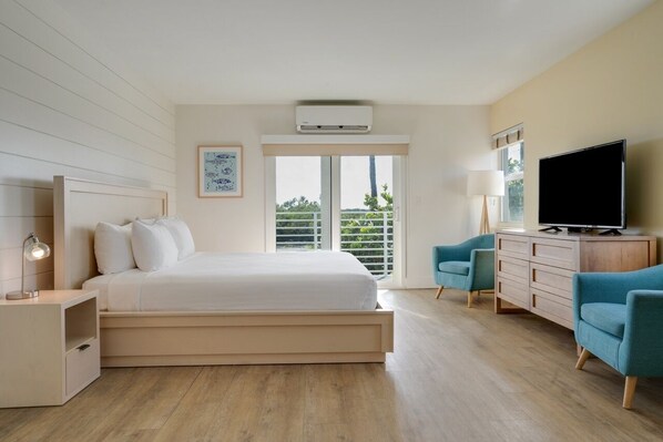 Unit with King bed and balcony