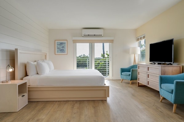 Unit with King bed and balcony