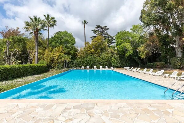 piscine à débordement