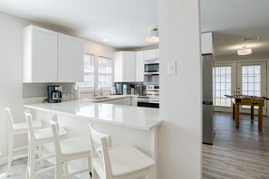 Bar area in kitchen