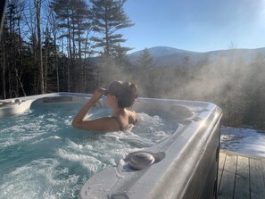 Indulge in relaxation with our brand-new hydrotherapy hot tub spa – a rejuvenating oasis with mountain views. Immerse yourself in hydrotherapy under the stars for a truly luxurious experience.