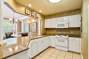 22-Tivoli-Terrace-5402-Kitchen-Alt