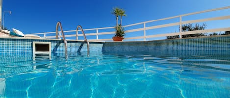 Shared pool. Beach also just a short few minutes stroll away. Beautiful water.