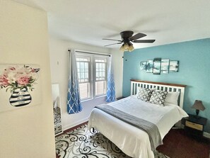 Middle bedroom, Full bed, Closet