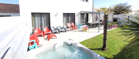 Bain à remous extérieur