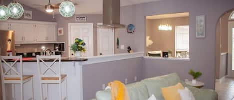 Beautifully decorated and fully equipped kitchen
