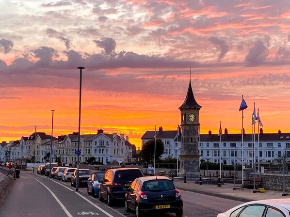 Crescent and seafront 