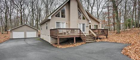 Lackawaxen Vacation Rental | 3BR | 2BA | 1,500 Sq Ft | 5 Steps to Access