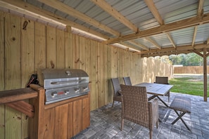 Covered Patio | Outdoor Dining Table | Gas Grill