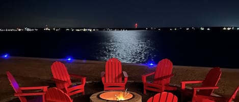 Enjoy a winter retreat at Pecan Point. The fire pit and star gazing await!! 