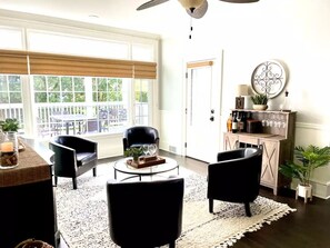Sitting room with table and chairs.