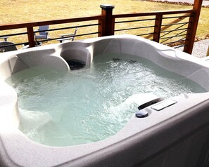 4 person Hot Tub