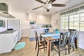 Dining Area | Dishware/Flatware Provided | Single-Story Property