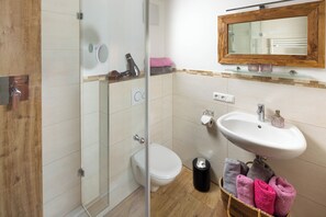 Ferienwohnung, ca. 45 m², 2 Pers., 1 Schlafzimmer, 1 DU/WC, Balkon-Badezimmer