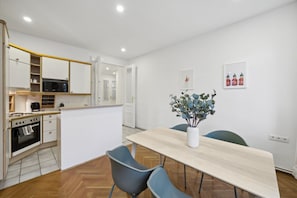 The dining table offers space to eat for 4 people