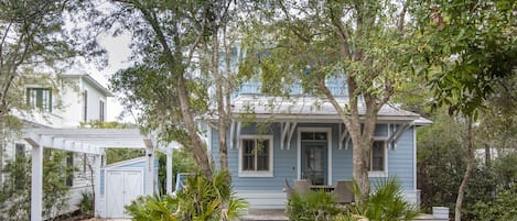 Magnolia Cottage by the Sea - Paradise by the Pool