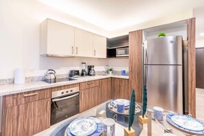 Fully-equipped kitchen with quality appliances and dishware
