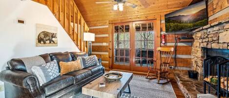 Living room - French doors leading to screened deck & hot tub.