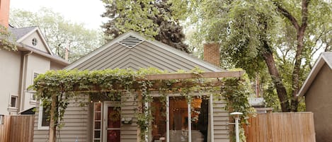 Welcome to the Poppy! Modern and open concept.