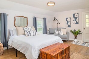 Queen Bed Upper Level