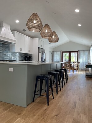 Large island with quartz counter tops & 4 bar stools. Perfect for entertaining!