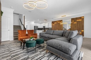 2928 Penelope Loop  (1).jpg