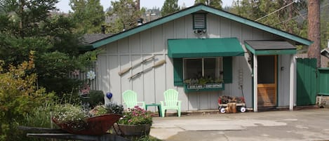 The Cozy Cottage - very private and quiet 