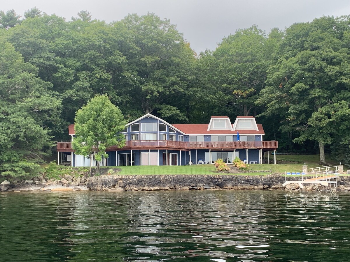 Large waterfront family lake house – everything for the lake!