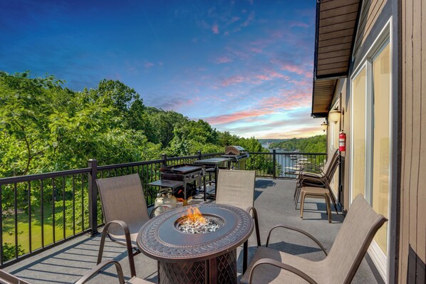 Osage Beach Vacation Rental | 4BR | 4BA | 3,287 Sq Ft | Stairs Required