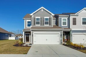 Home Exterior | Central Air Conditioning | 3 Mi to Bethany Beach