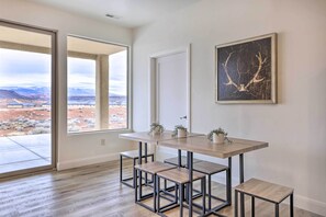 Dining Area | Mountain & Valley Views